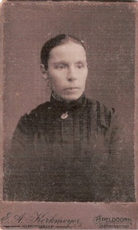 Fenneken Lentink-Wiecherink, ca. 1903.